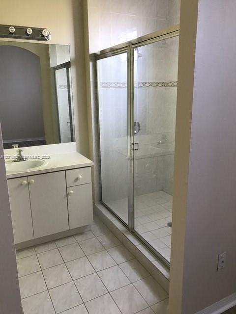 VILLAS AT HARBOR ISLES CO - Residential Lease