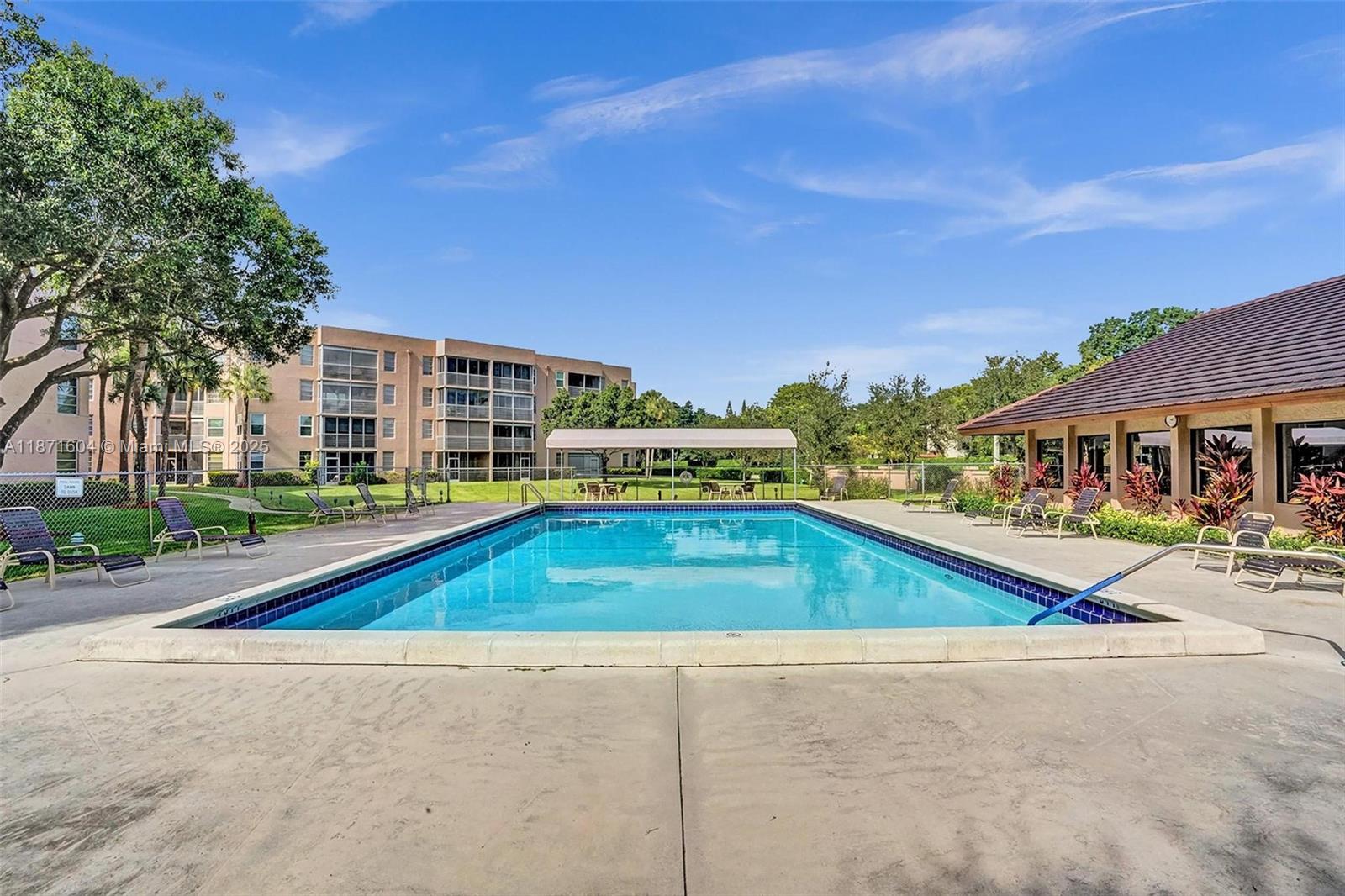 CONDO 10 OF SABAL PALM CO - Residential