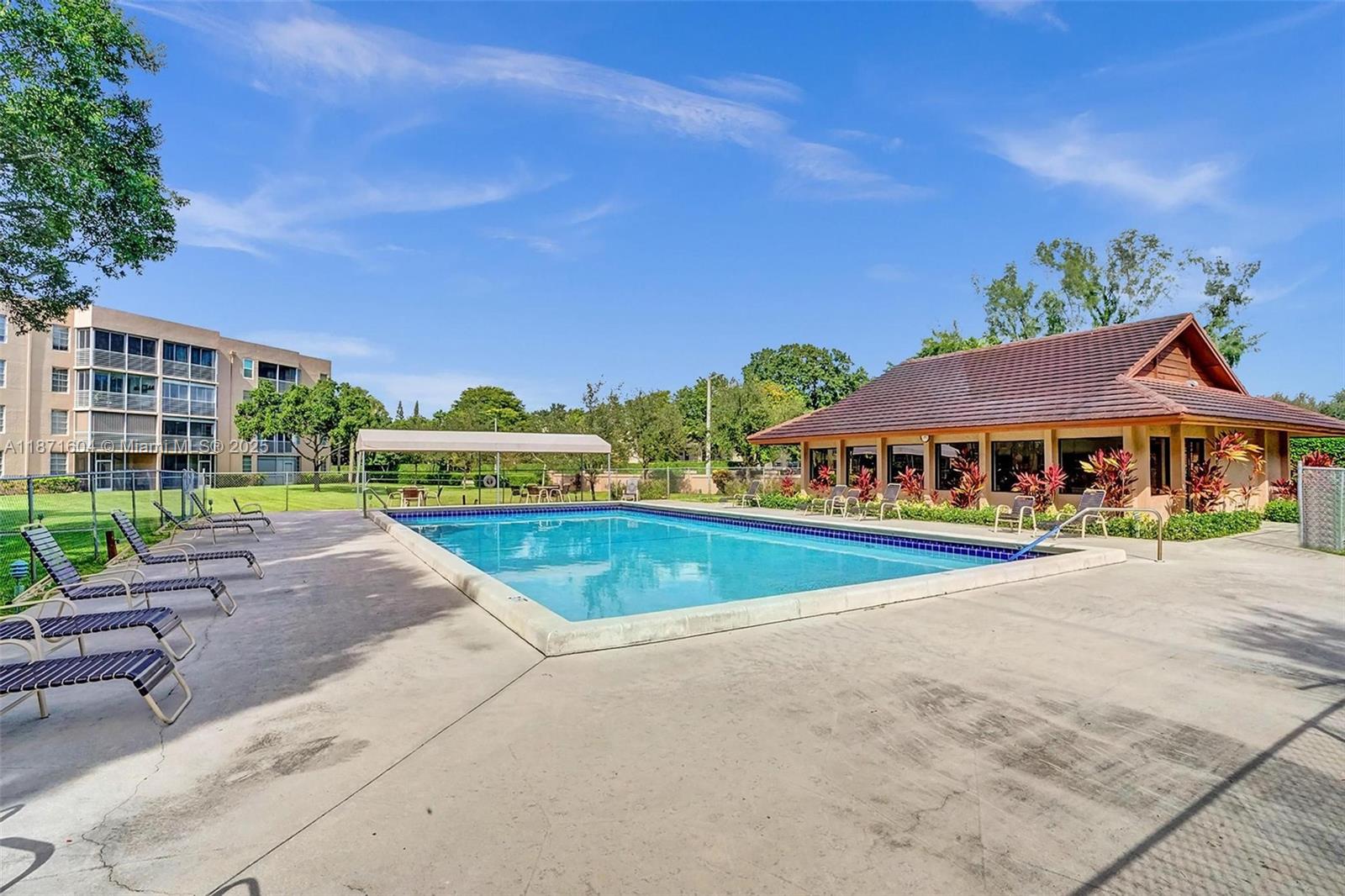 CONDO 10 OF SABAL PALM CO - Residential