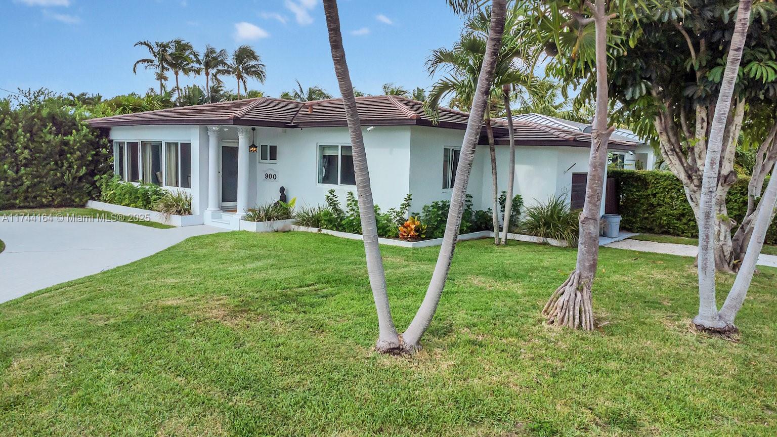 Rental Property at 900 Surfside Blvd 900, Surfside, Miami-Dade County, Florida - Bedrooms: 3 
Bathrooms: 2  - $8,000 MO.
