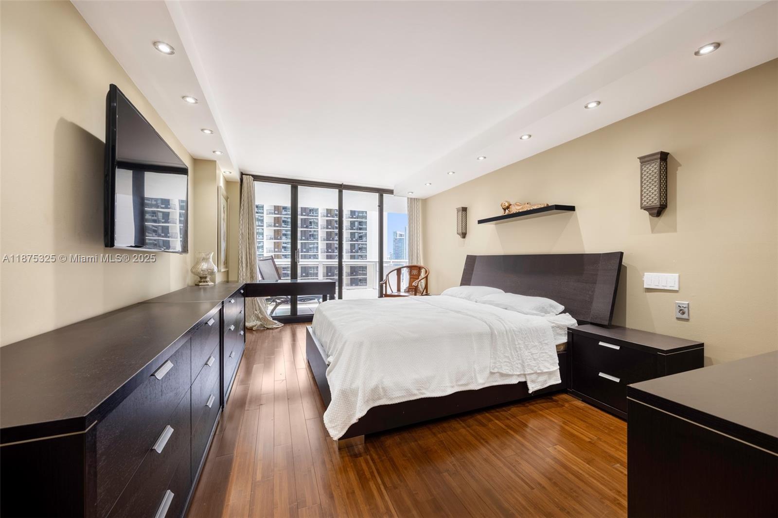 VENETIA CONDO - Residential