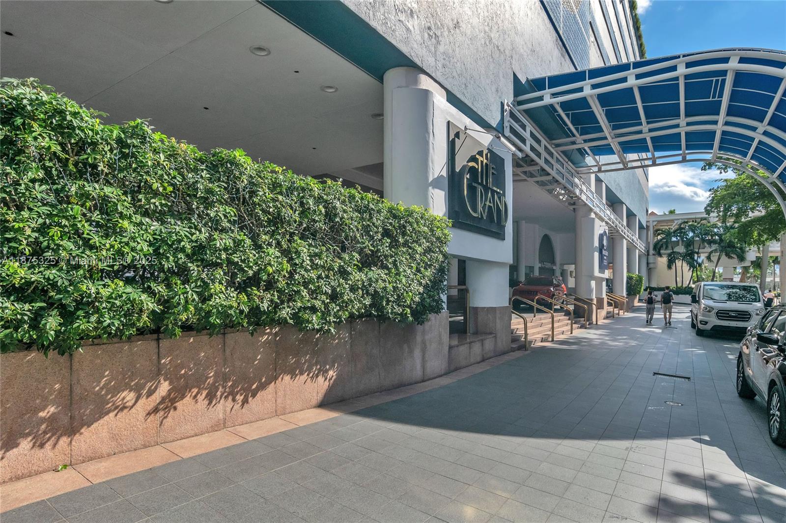 VENETIA CONDO - Residential