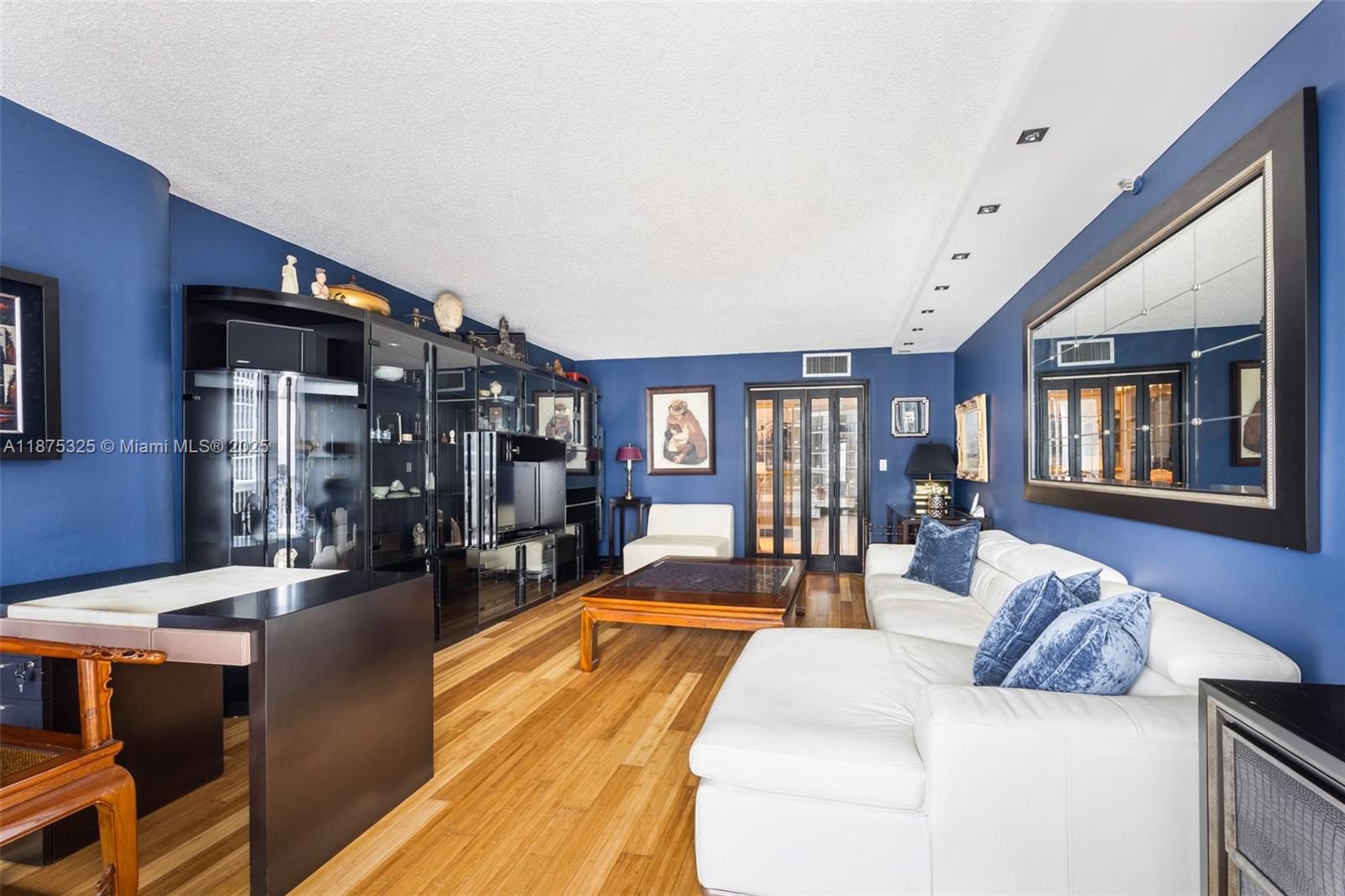 VENETIA CONDO - Residential