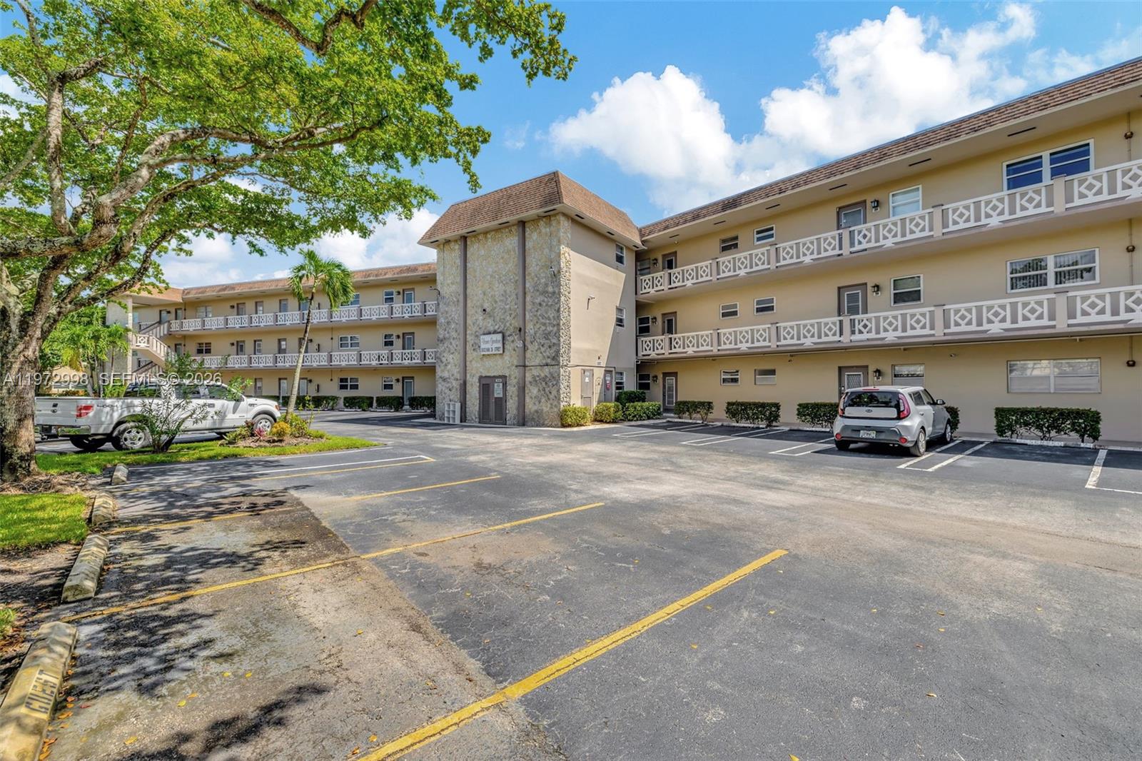 USNEE GARDENS CONDO - Residential