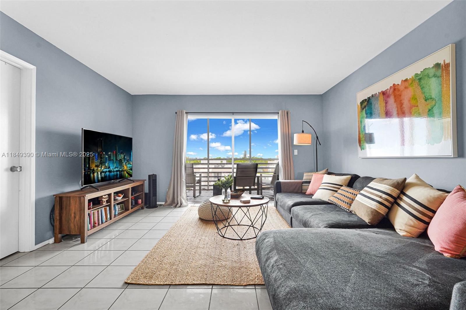 Move-in ready 2BD/2BA condo in gated River Terrace. Just 1 mile from the beach and minutes to Wilton Manors, Oakland Park Arts District, Las Olas, and Downtown Fort Lauderdale. Enjoy canal views and a safe, walkable neighborhood with direct water access for kayaking and paddleboarding. This light-filled unit features a spacious layout and serene setting. Community amenities include a heated canal-front pool, fitness center with sauna, tennis, pickleball, shuffleboard, pool table, event room, outdoor grill, and boat dock. Ideal for full-time living or a vacation escape—schedule a showing today!