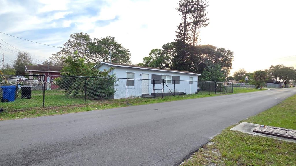 Photo of 1430 NW 7th St, Fort Lauderdale, FL 33311 (MLS # A11950737)