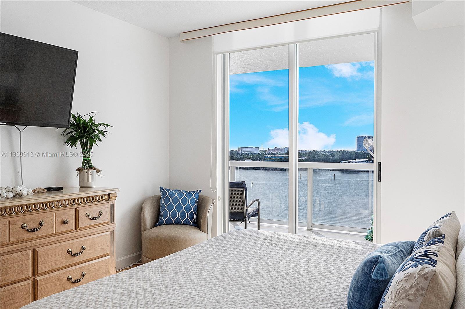 GOLDEN BAY CLUB CONDO - Residential Lease