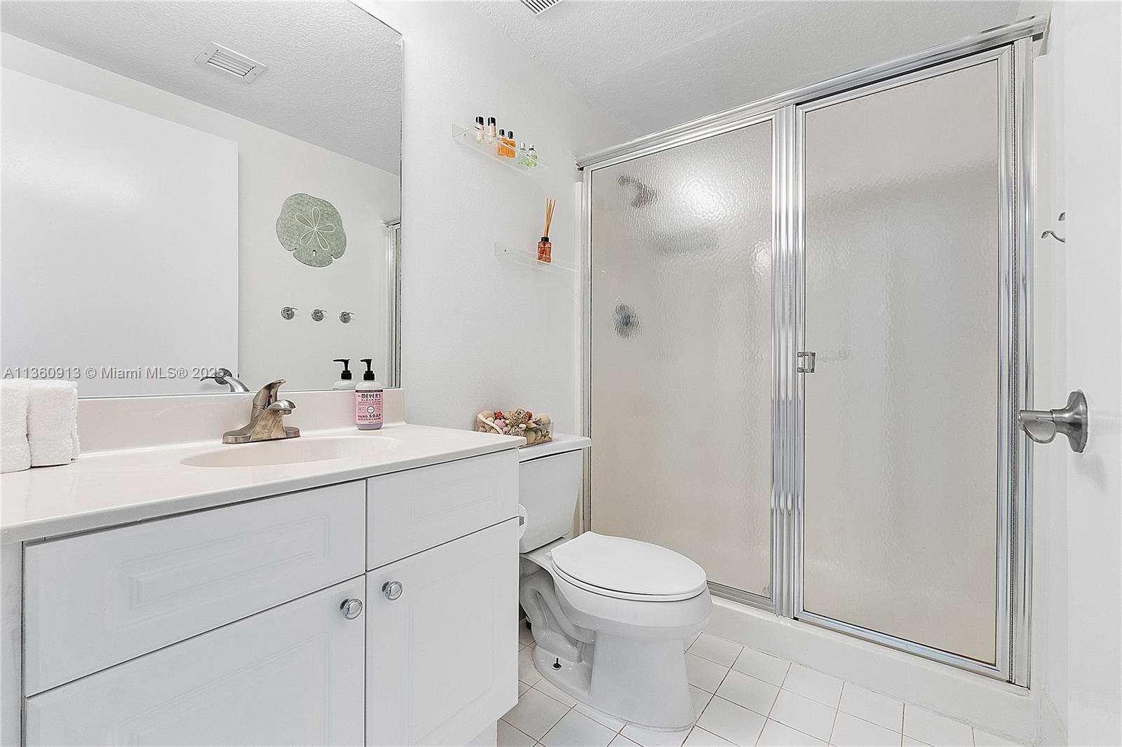 GOLDEN BAY CLUB CONDO - Residential Lease