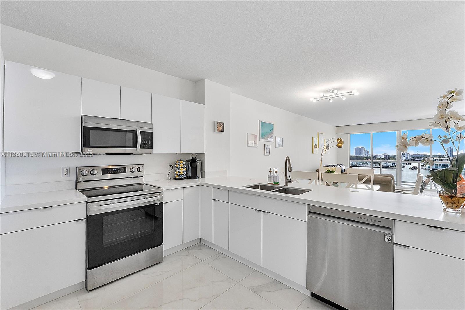 GOLDEN BAY CLUB CONDO - Residential Lease