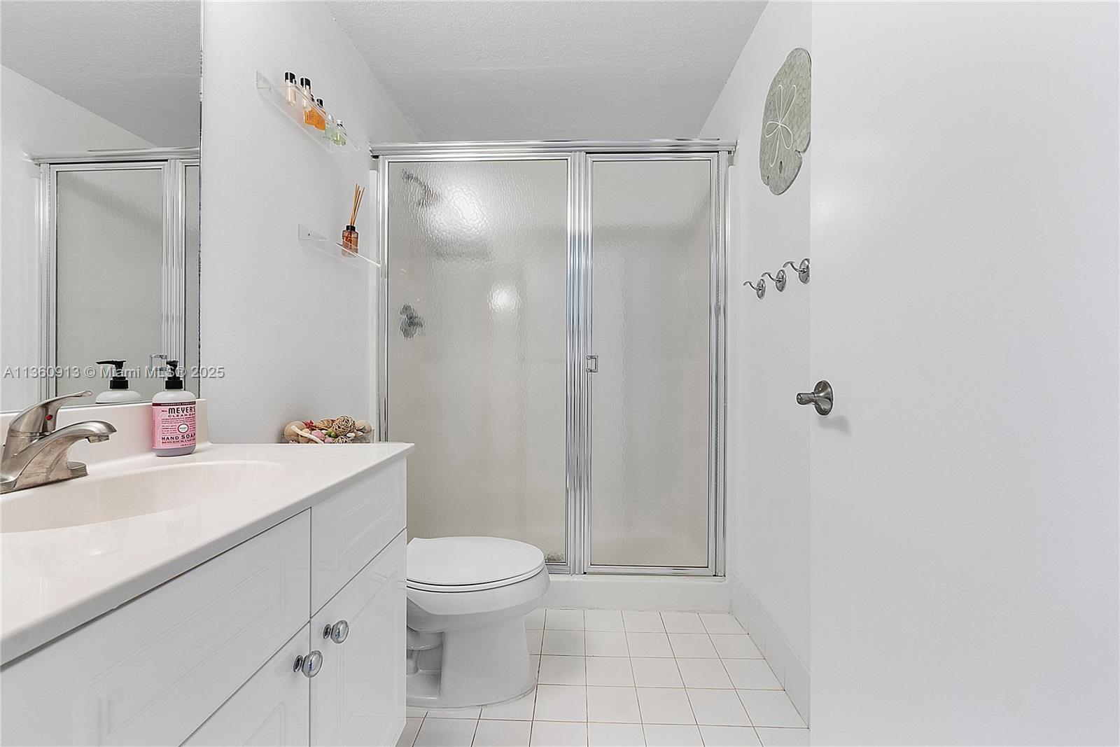 GOLDEN BAY CLUB CONDO - Residential Lease