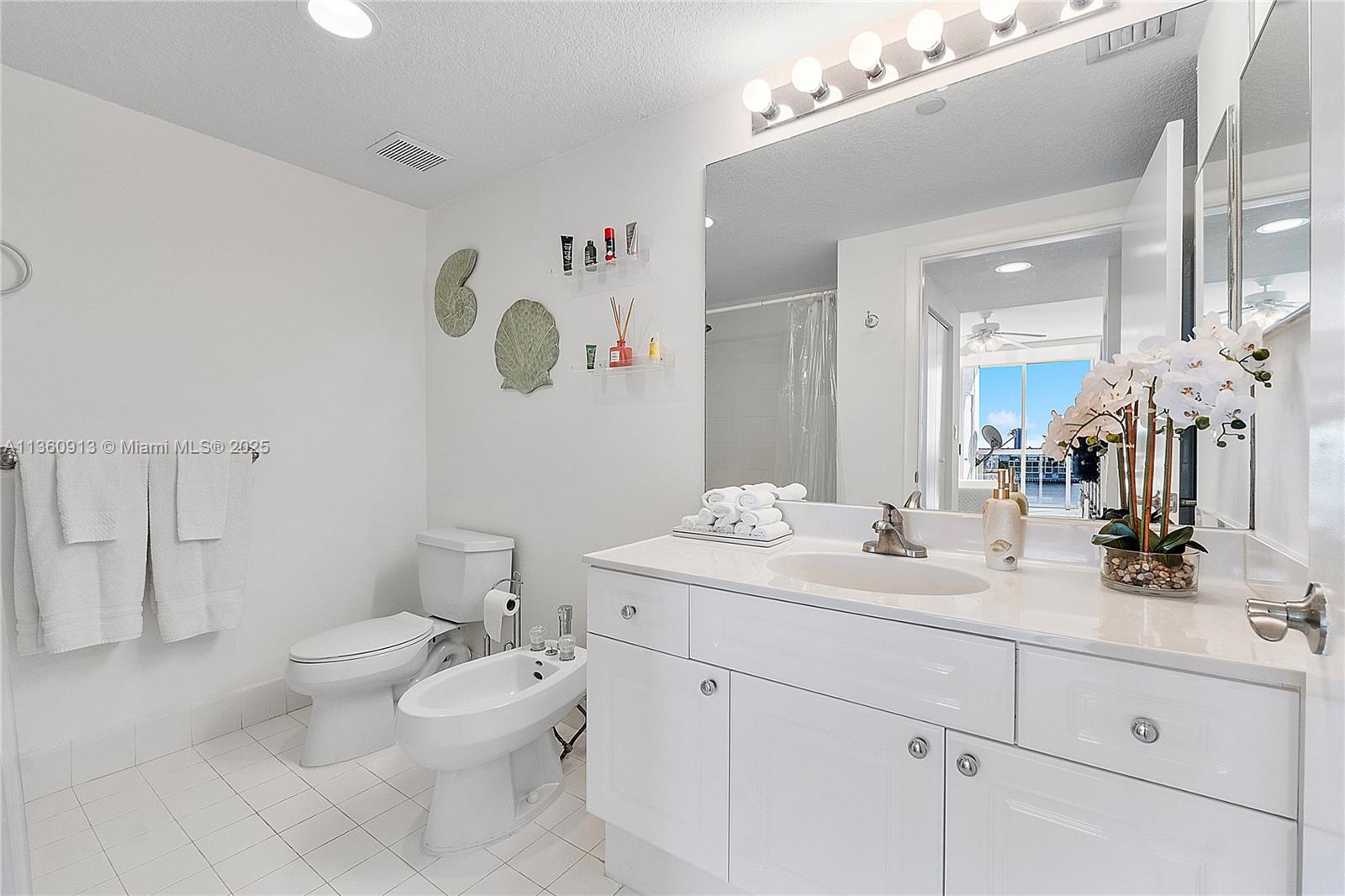 GOLDEN BAY CLUB CONDO - Residential Lease