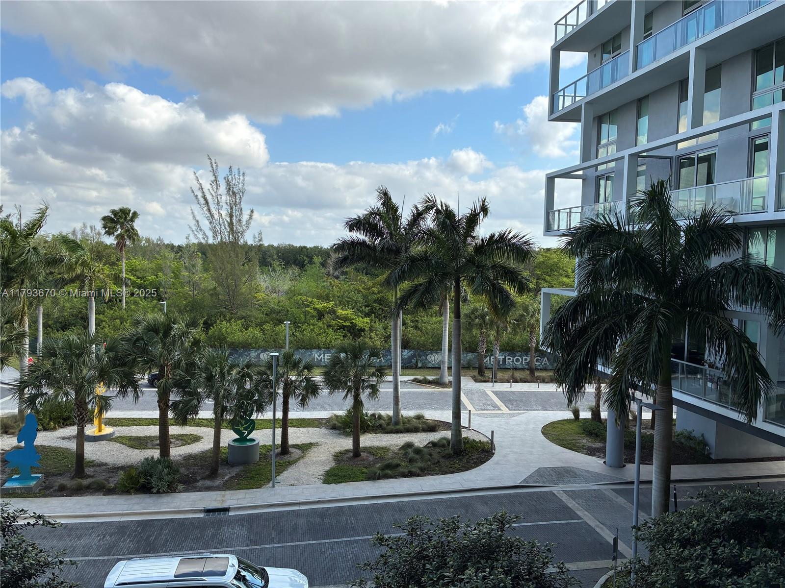 2000 Metropica Way 301, Sunrise, Miami-Dade County, Florida - 1 Bedrooms  
1 Bathrooms - 