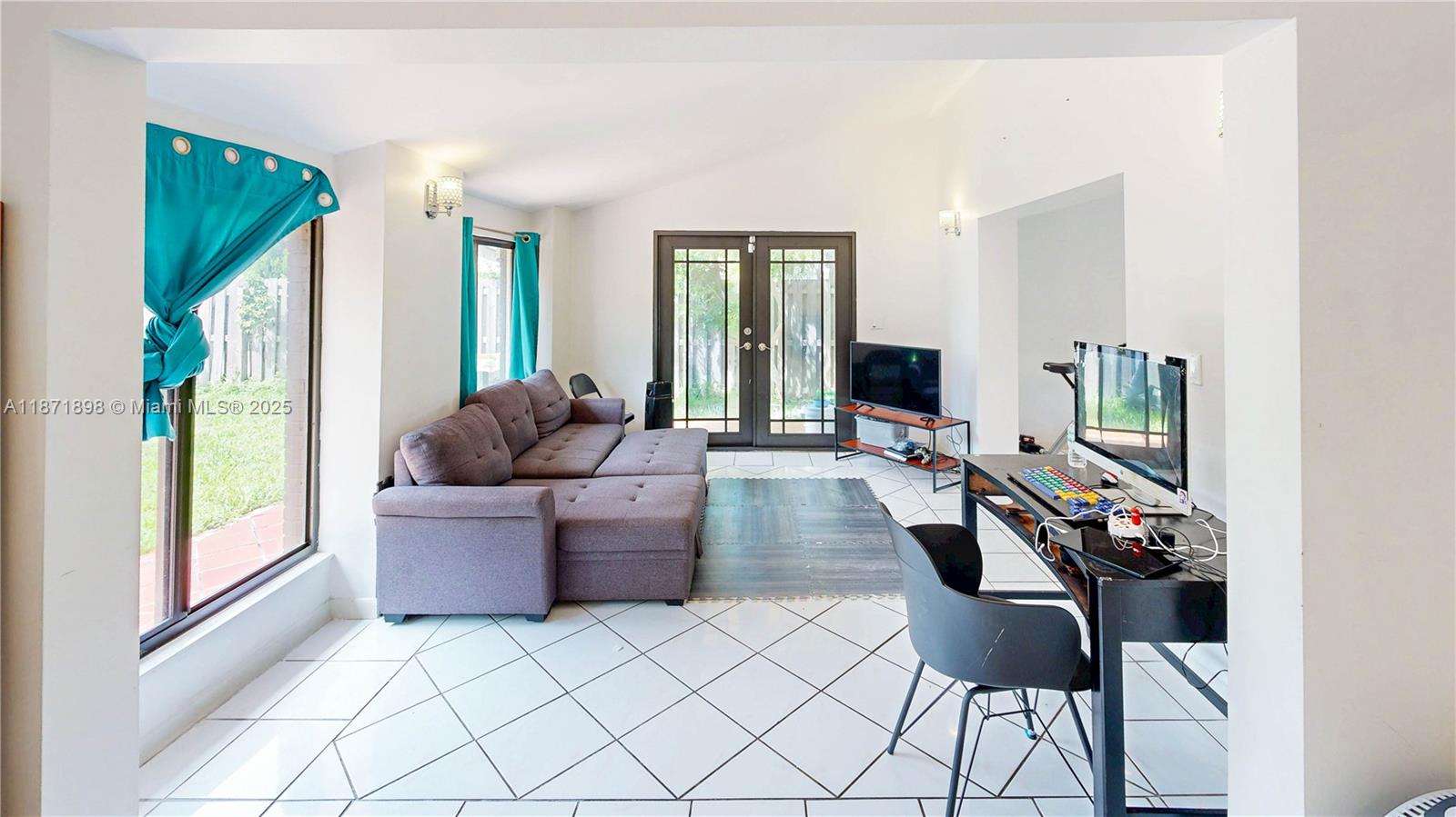 HAMMOCKS SEC 3 - Residential