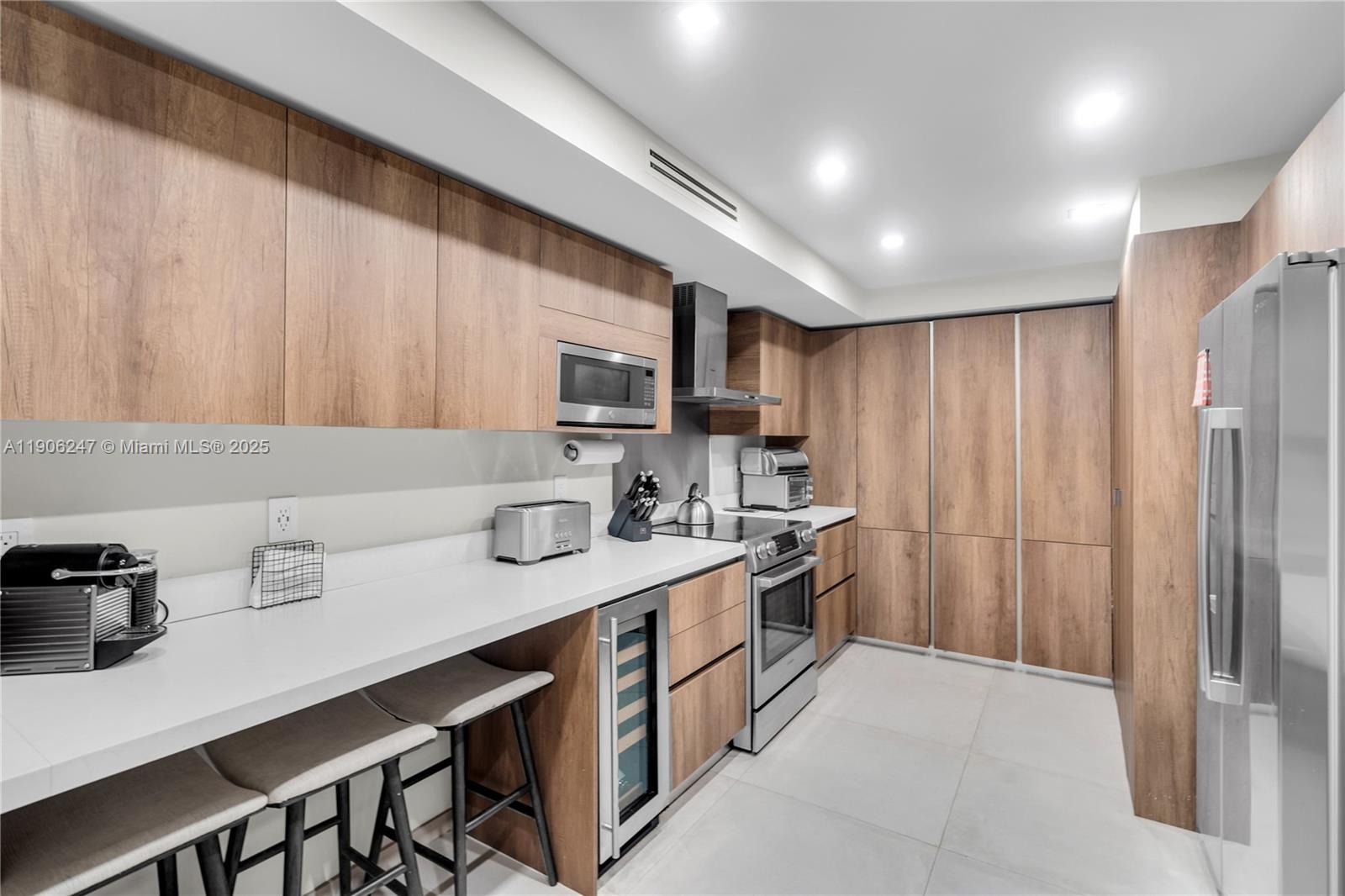 GROVE ISLE CONDO - Residential Lease