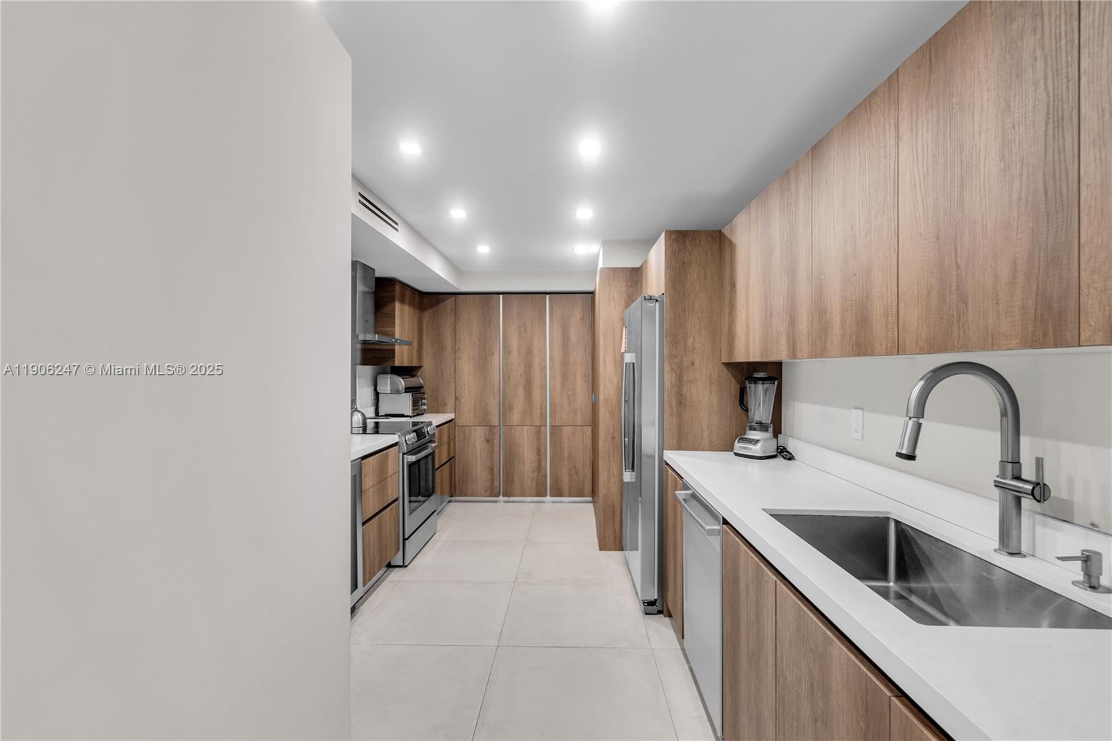 GROVE ISLE CONDO - Residential Lease