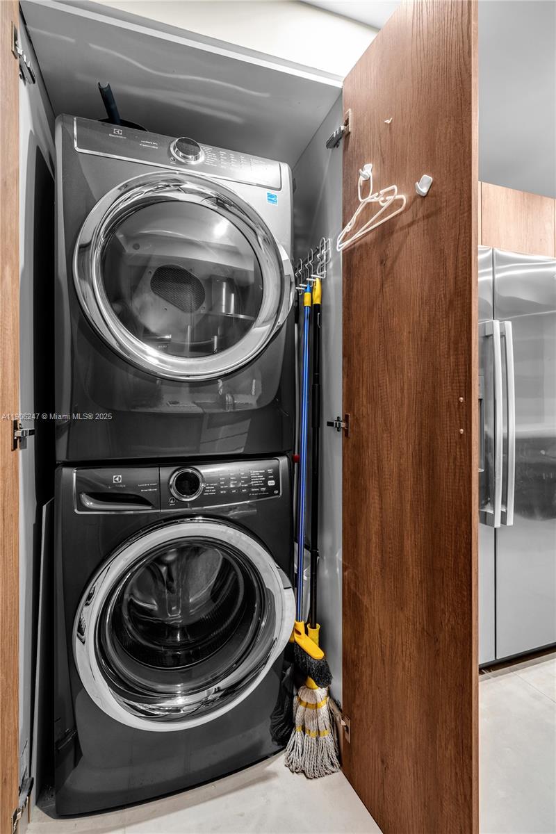 GROVE ISLE CONDO - Residential Lease