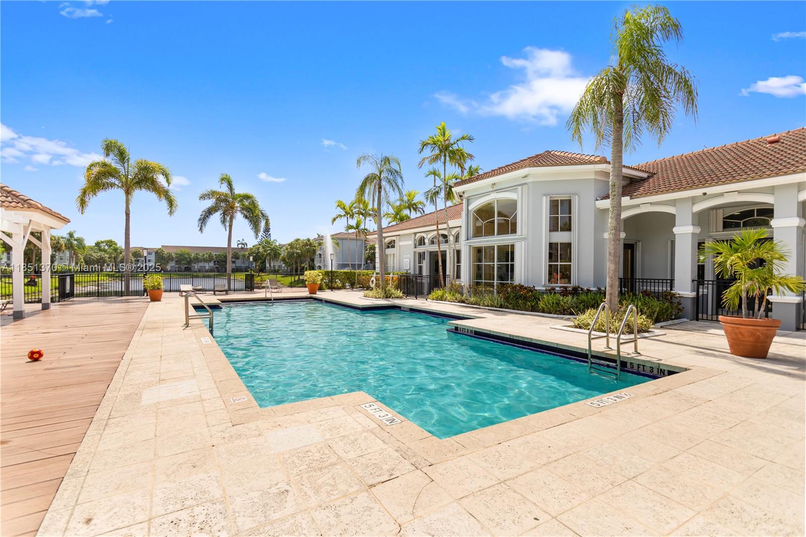 LA VIA CONDO - Residential