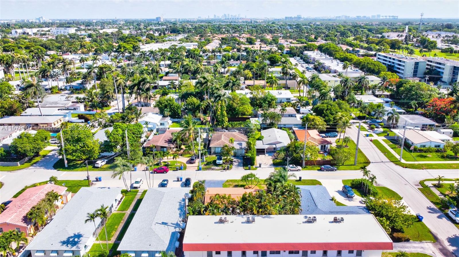 HOLLYWOOD PLACE - Residential