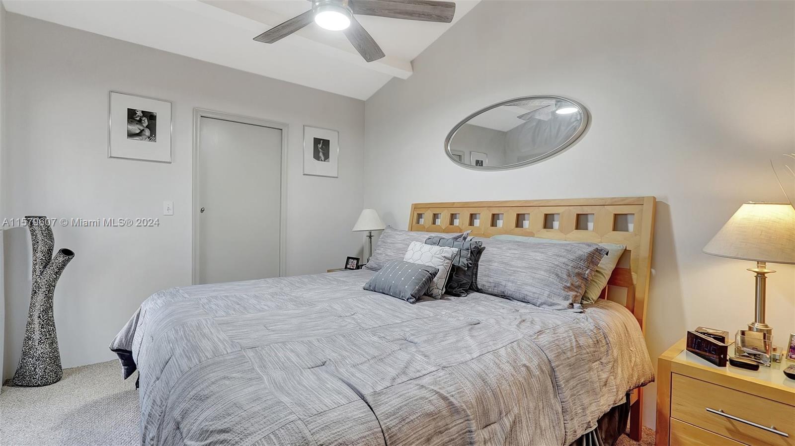 HOLLYWOOD PLACE - Residential