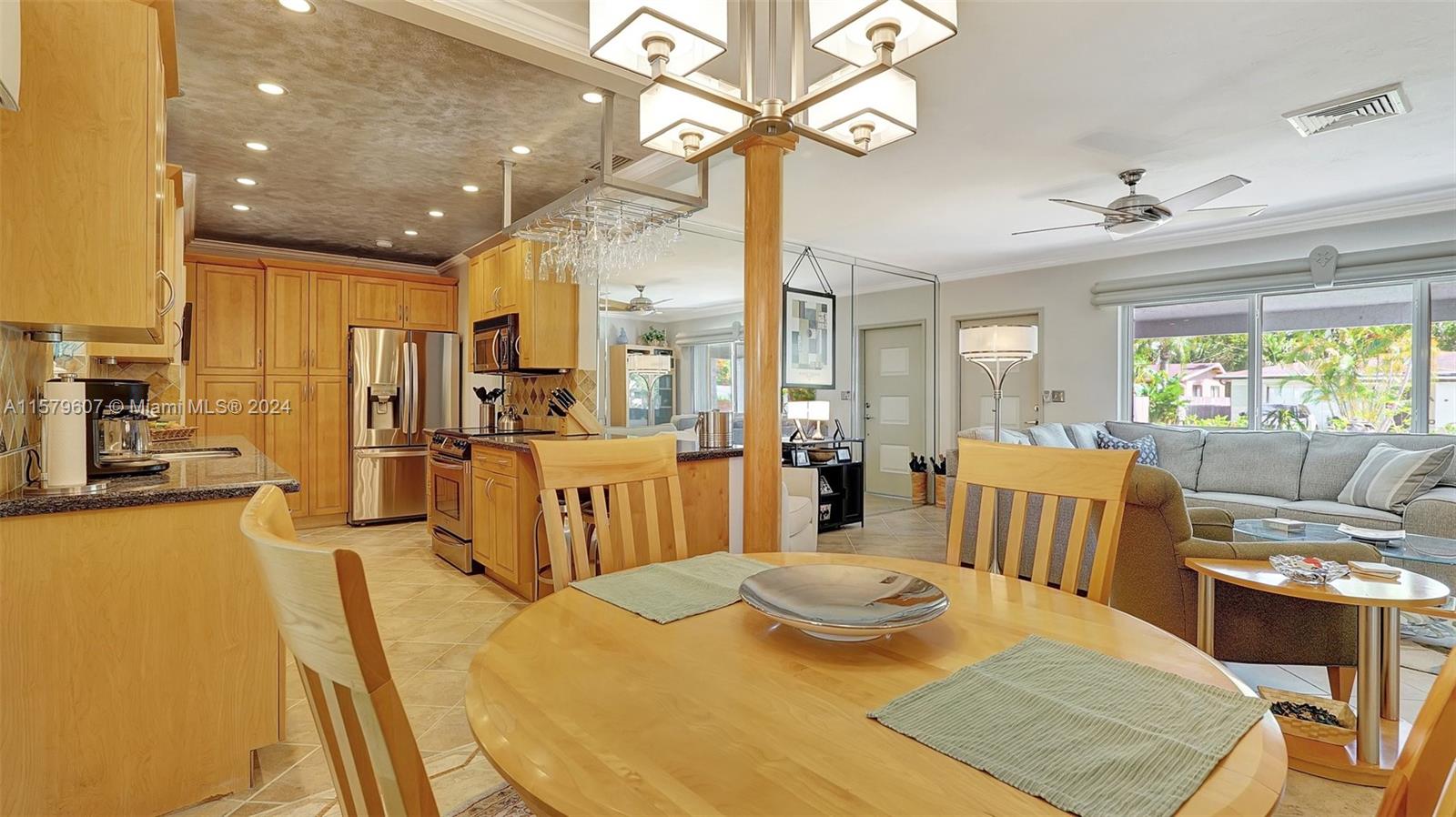 HOLLYWOOD PLACE - Residential