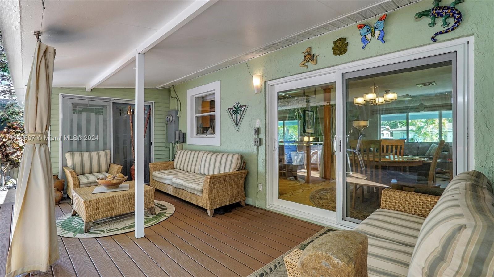 HOLLYWOOD PLACE - Residential