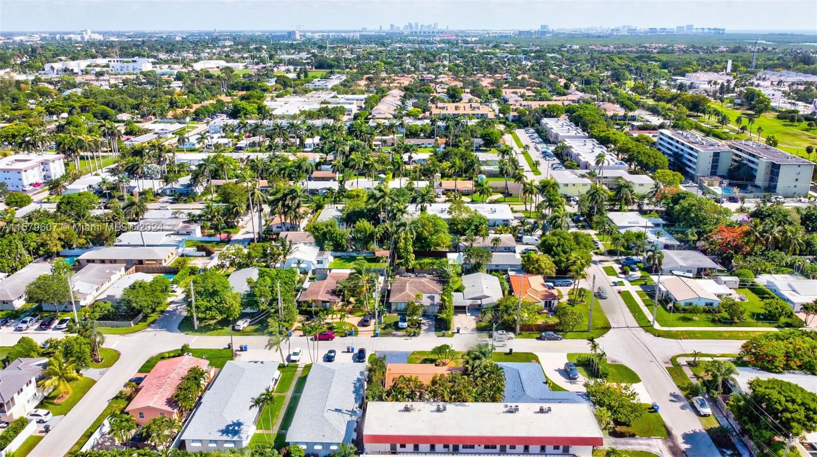 HOLLYWOOD PLACE - Residential