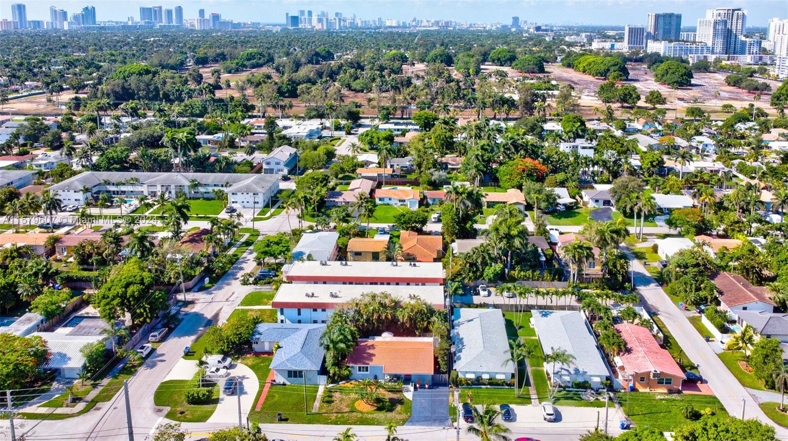 HOLLYWOOD PLACE - Residential