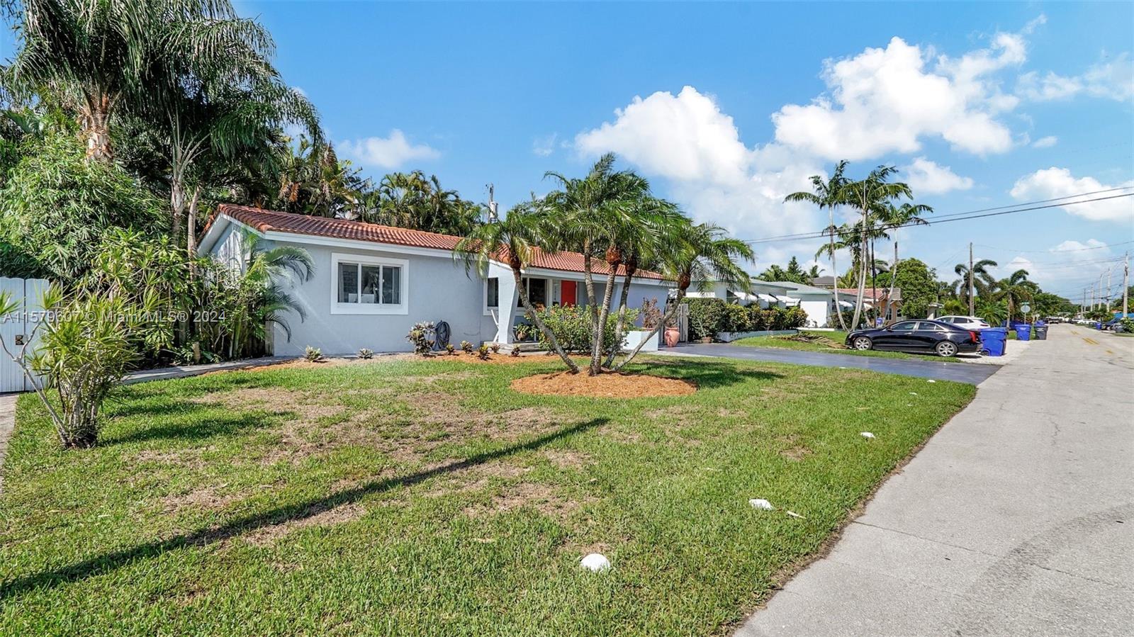 HOLLYWOOD PLACE - Residential
