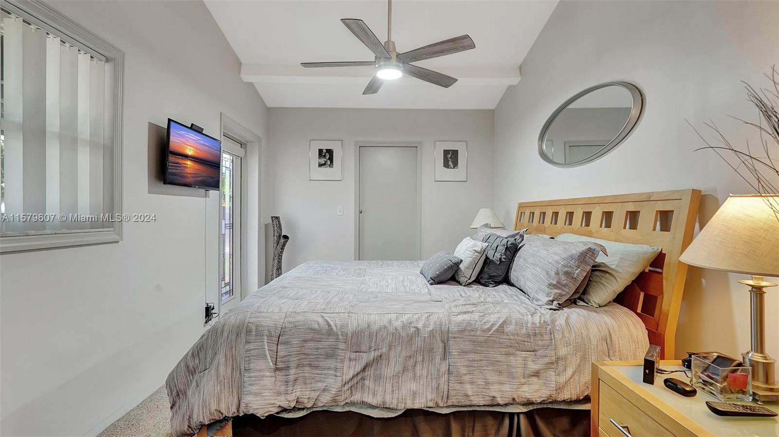 HOLLYWOOD PLACE - Residential