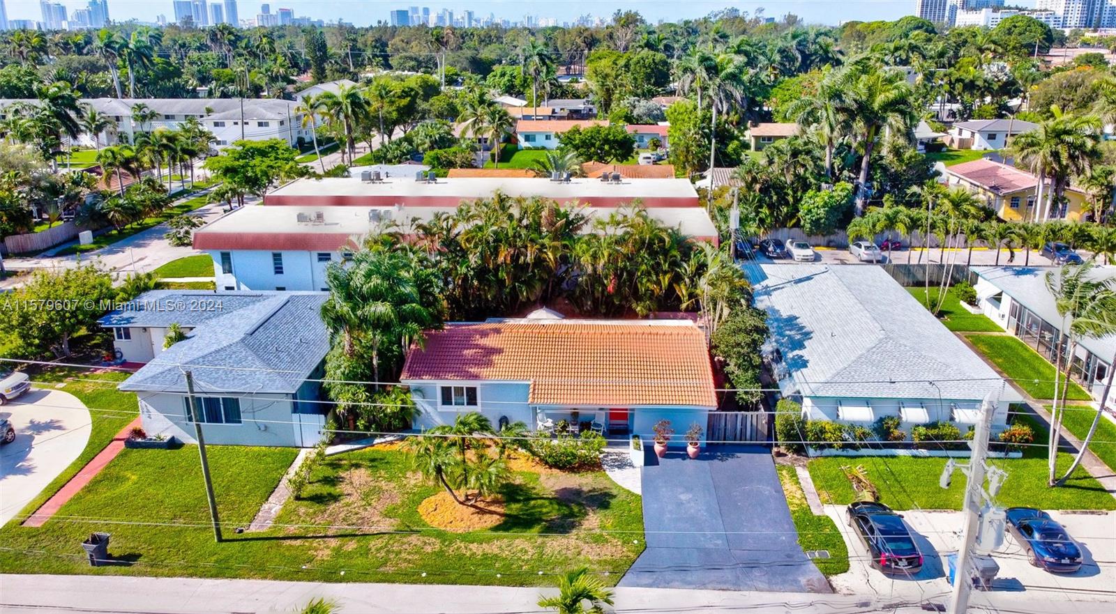 HOLLYWOOD PLACE - Residential