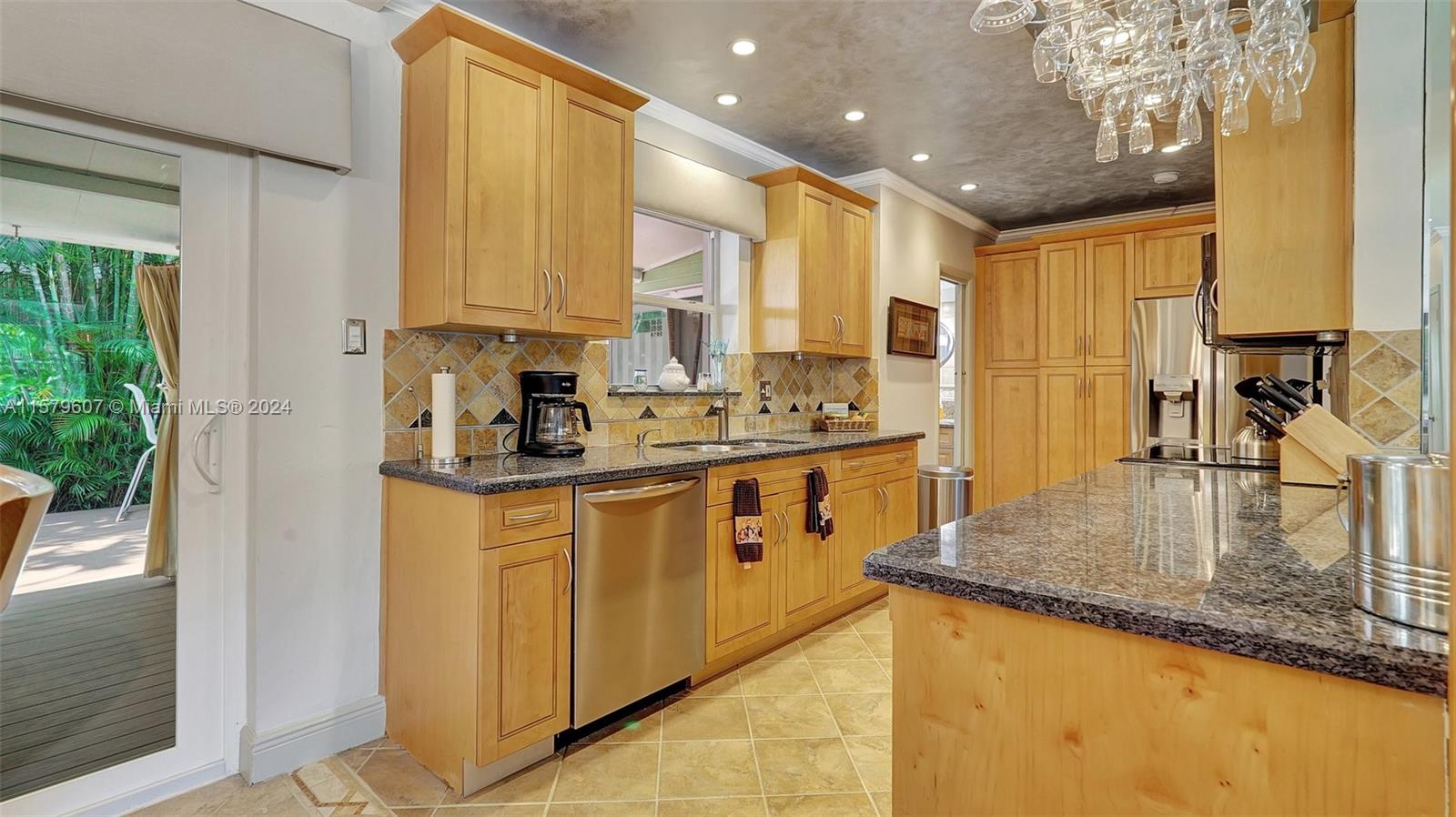 HOLLYWOOD PLACE - Residential
