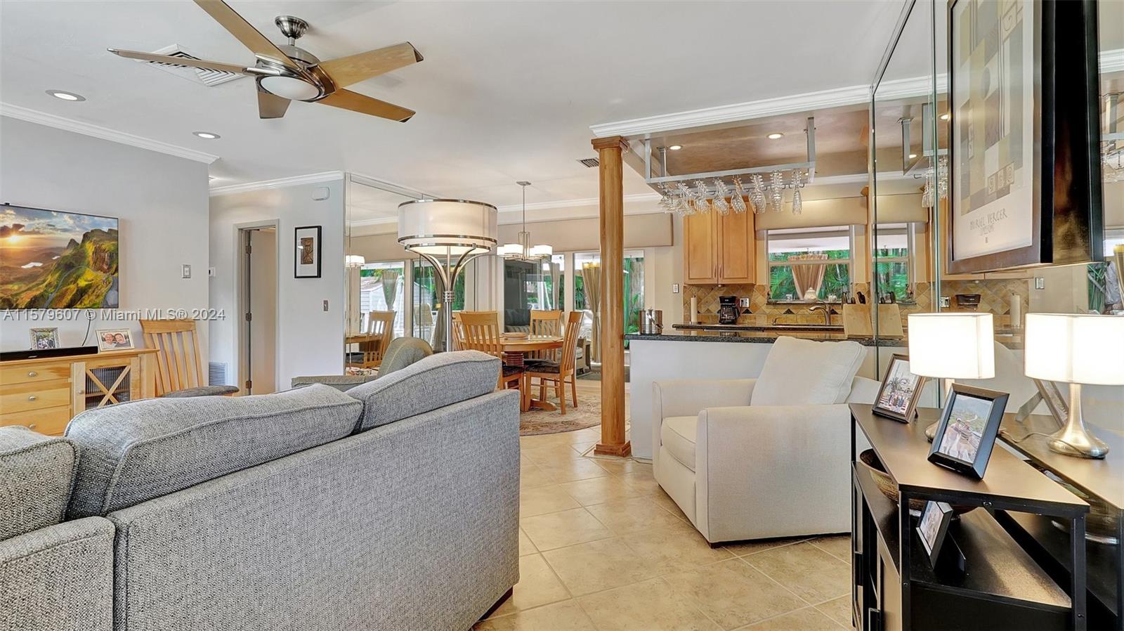 HOLLYWOOD PLACE - Residential