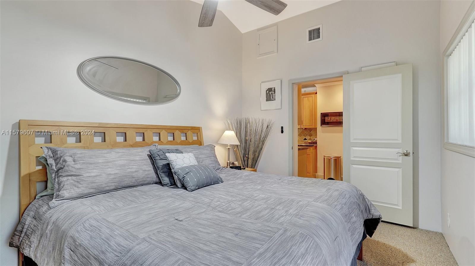 HOLLYWOOD PLACE - Residential