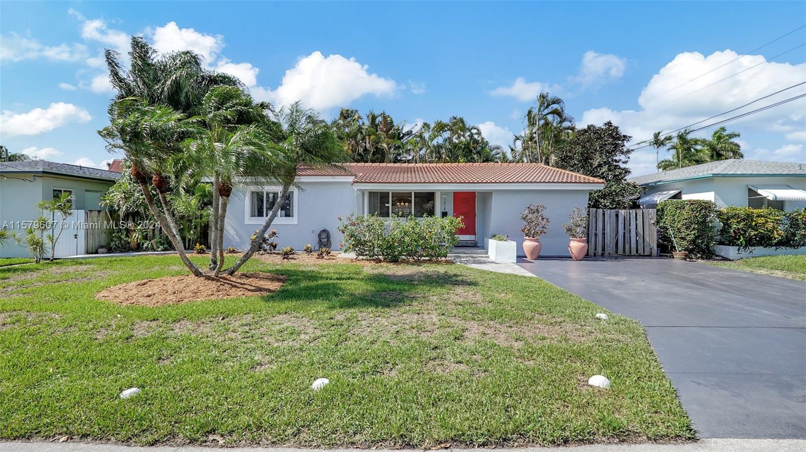HOLLYWOOD PLACE - Residential