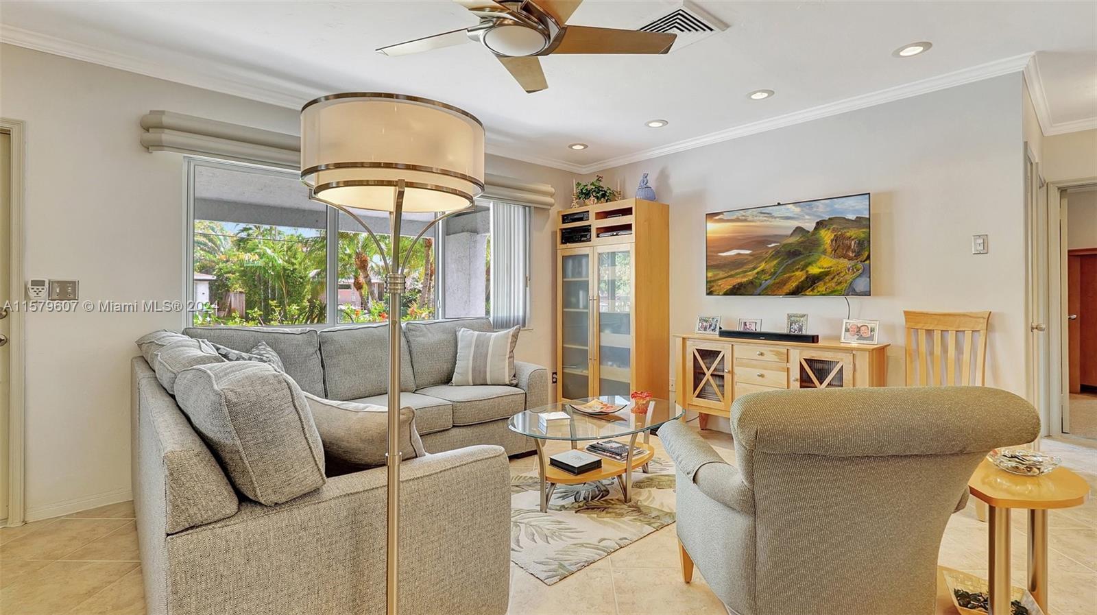 HOLLYWOOD PLACE - Residential