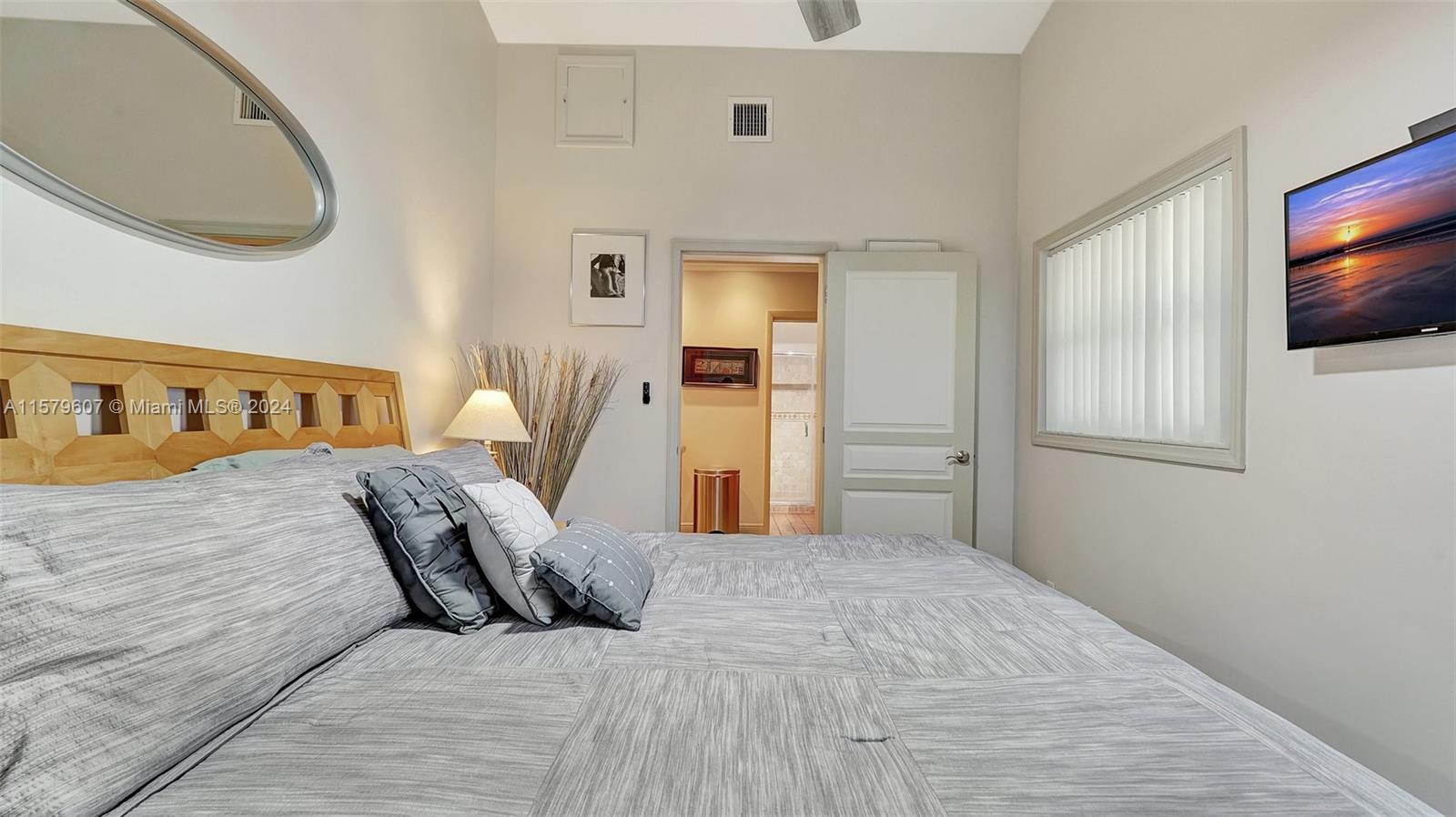 HOLLYWOOD PLACE - Residential