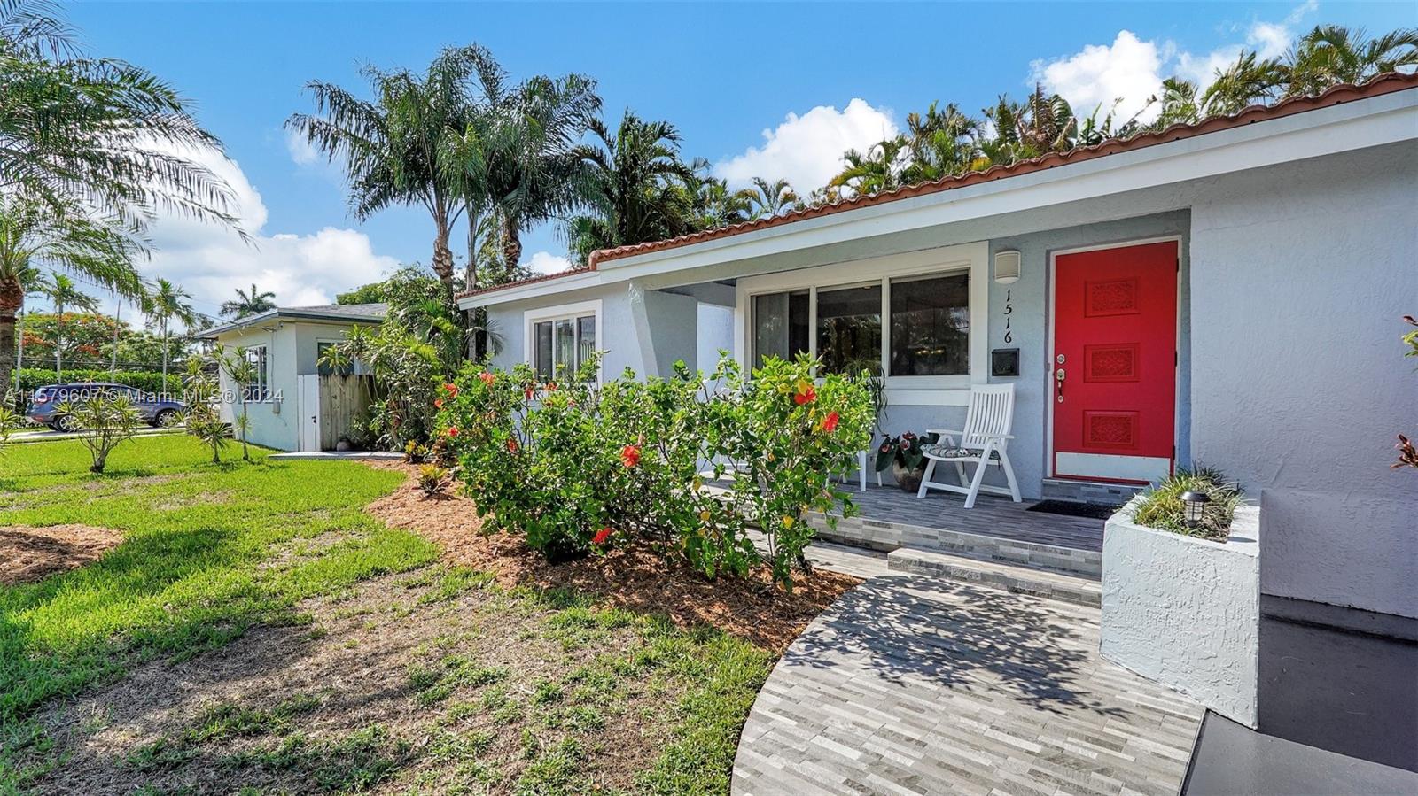 HOLLYWOOD PLACE - Residential