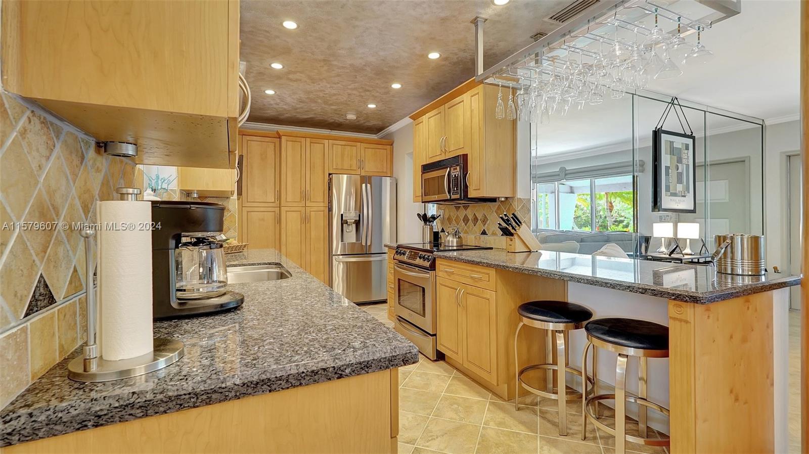 HOLLYWOOD PLACE - Residential