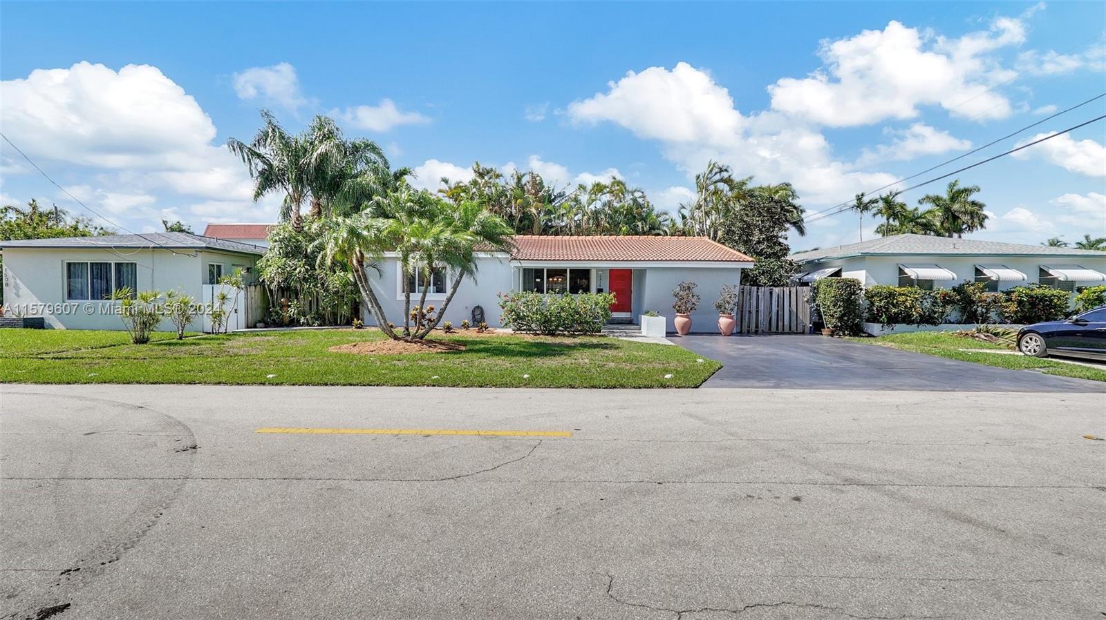 HOLLYWOOD PLACE - Residential