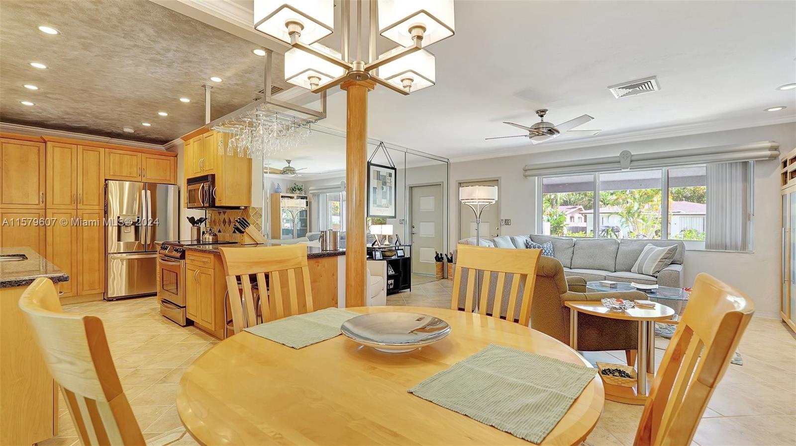 HOLLYWOOD PLACE - Residential