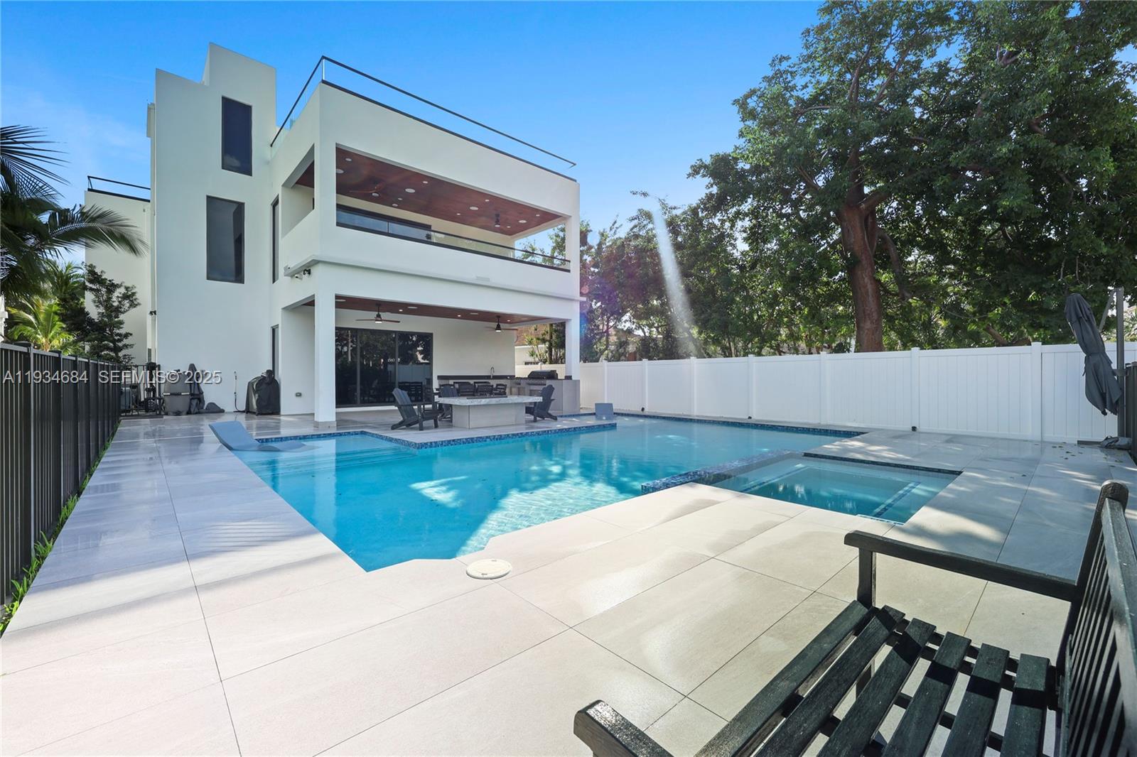 LAUDERDALE BEACH - Residential