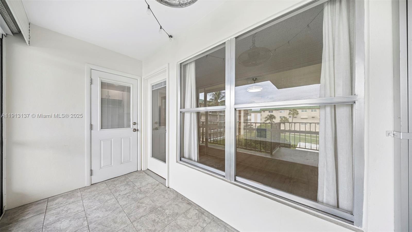 HAMPTON GARDENS 1 CONDO - Residential