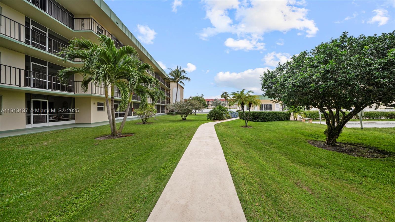 HAMPTON GARDENS 1 CONDO - Residential