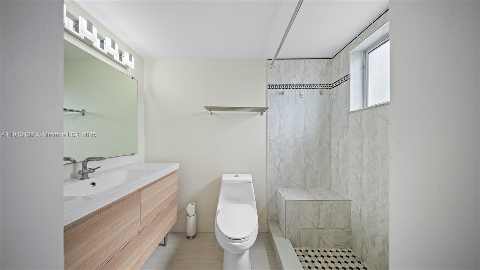 HAMPTON GARDENS 1 CONDO - Residential