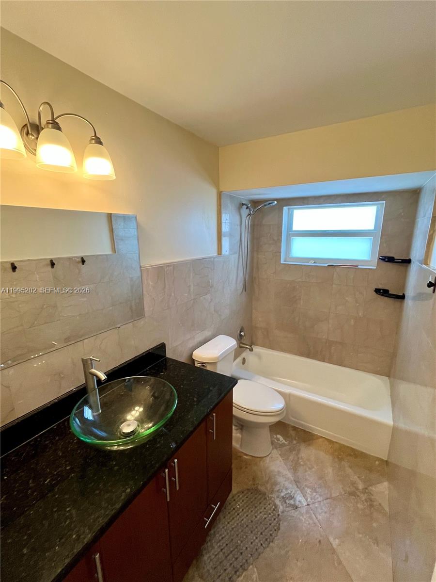 HAMPTON COURT CONDO - Residential Lease