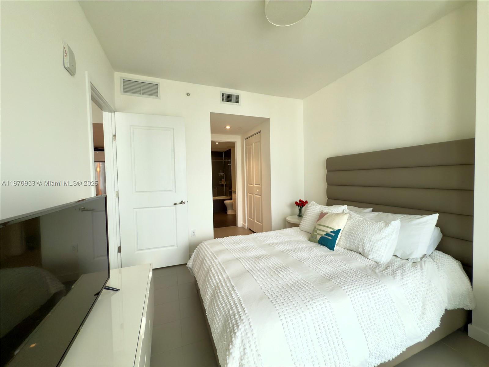 CANVAS CONDO - Residential Lease