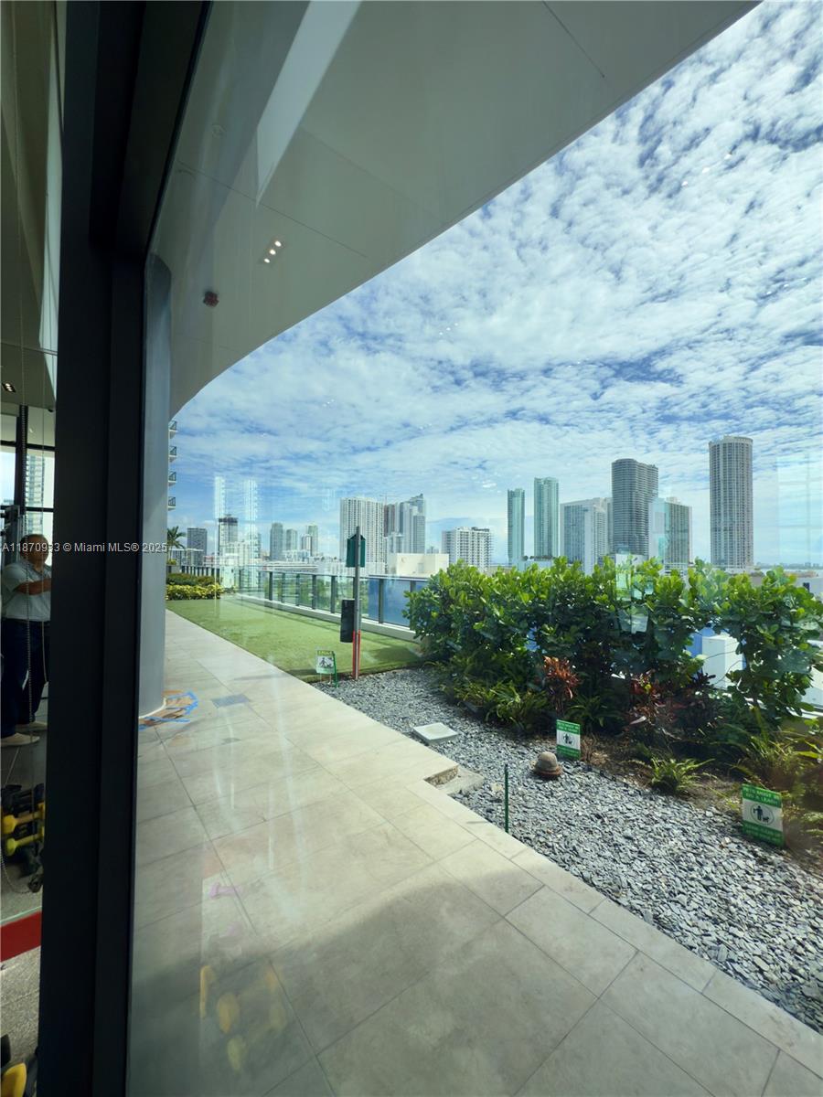 CANVAS CONDO - Residential Lease