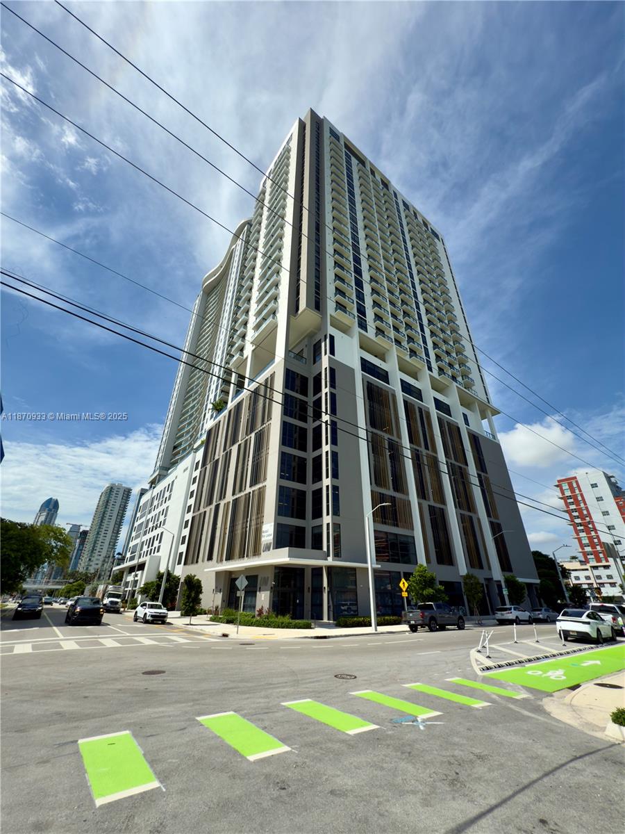 CANVAS CONDO - Residential Lease