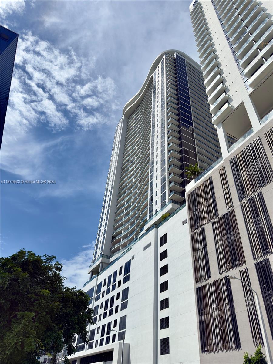 CANVAS CONDO - Residential Lease