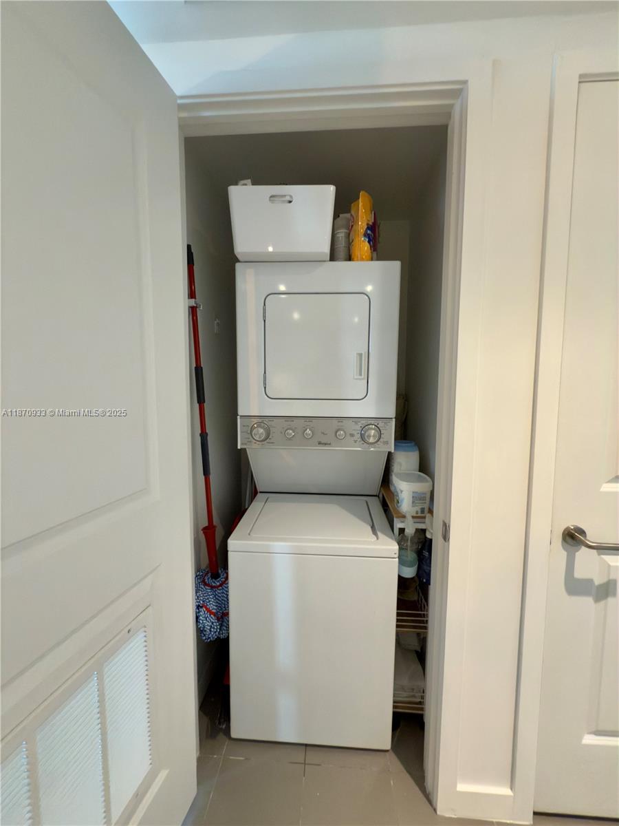 CANVAS CONDO - Residential Lease